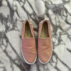 Tom’s slip on sneakers